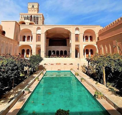 Das Haus des Aghazadeh in Abarkooh, der einzige zweigeschossige Windturm der Welt.